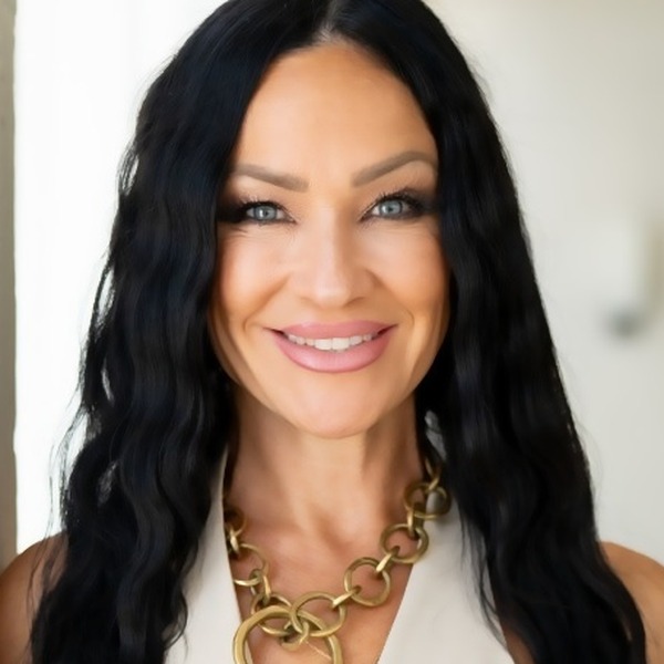 Jessica Heredia, Broker